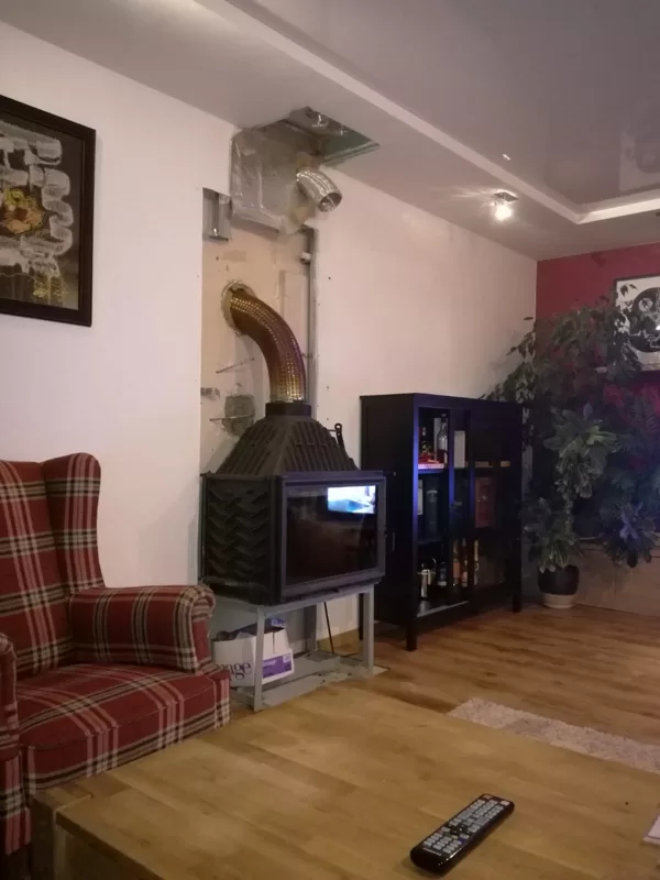 Kamins ar čuguna kurtuvi